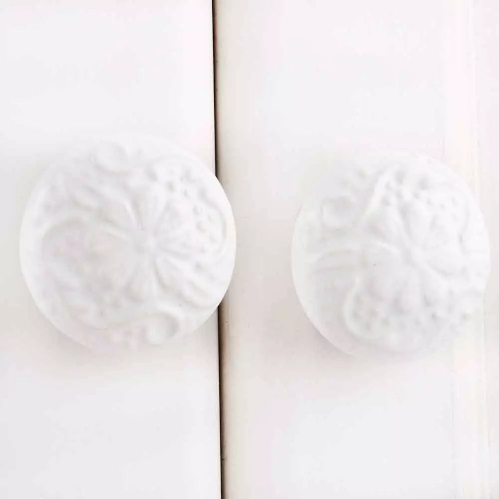White daisy ceramic knob