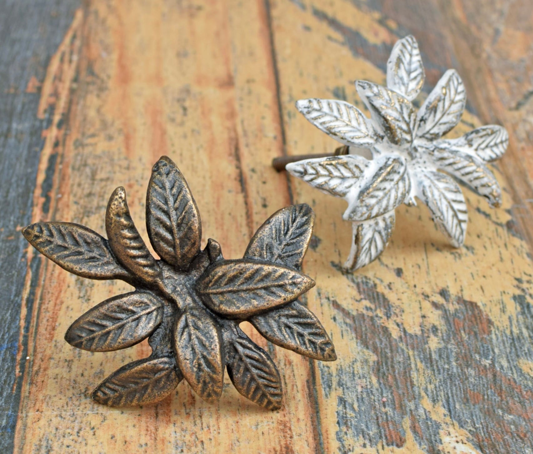 Cast Iron ‘leaf’ knob - original